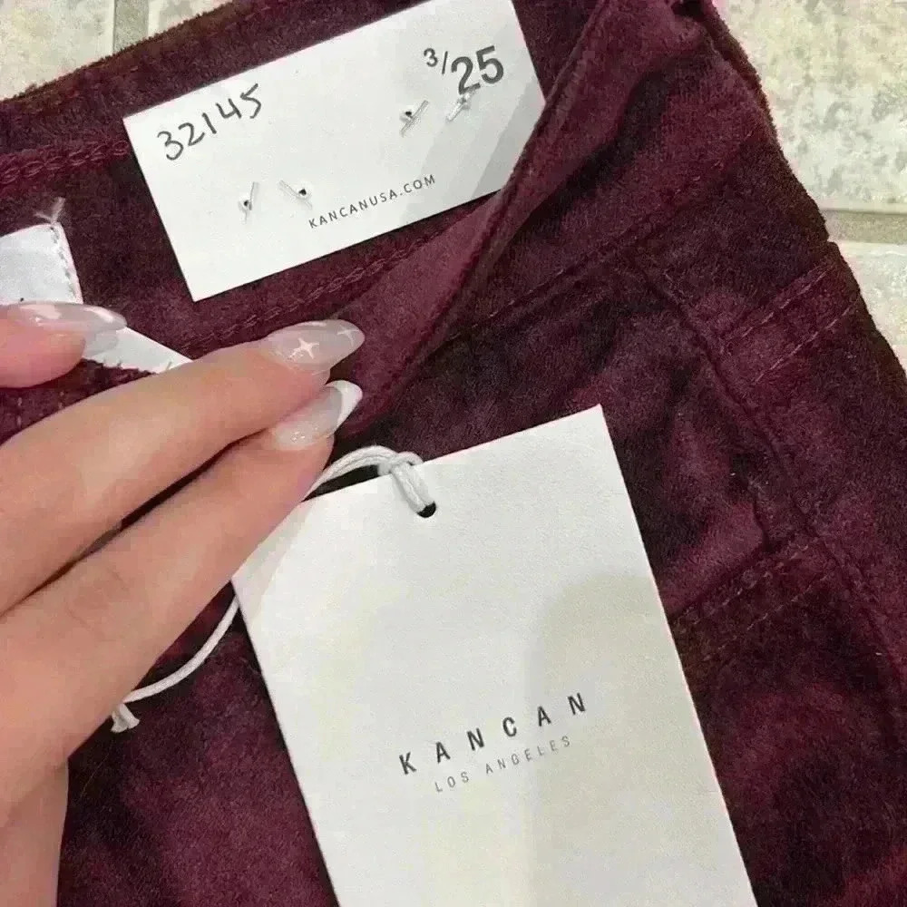 Mid rise maroon velvet skinny Jean - Picture 5 of 8